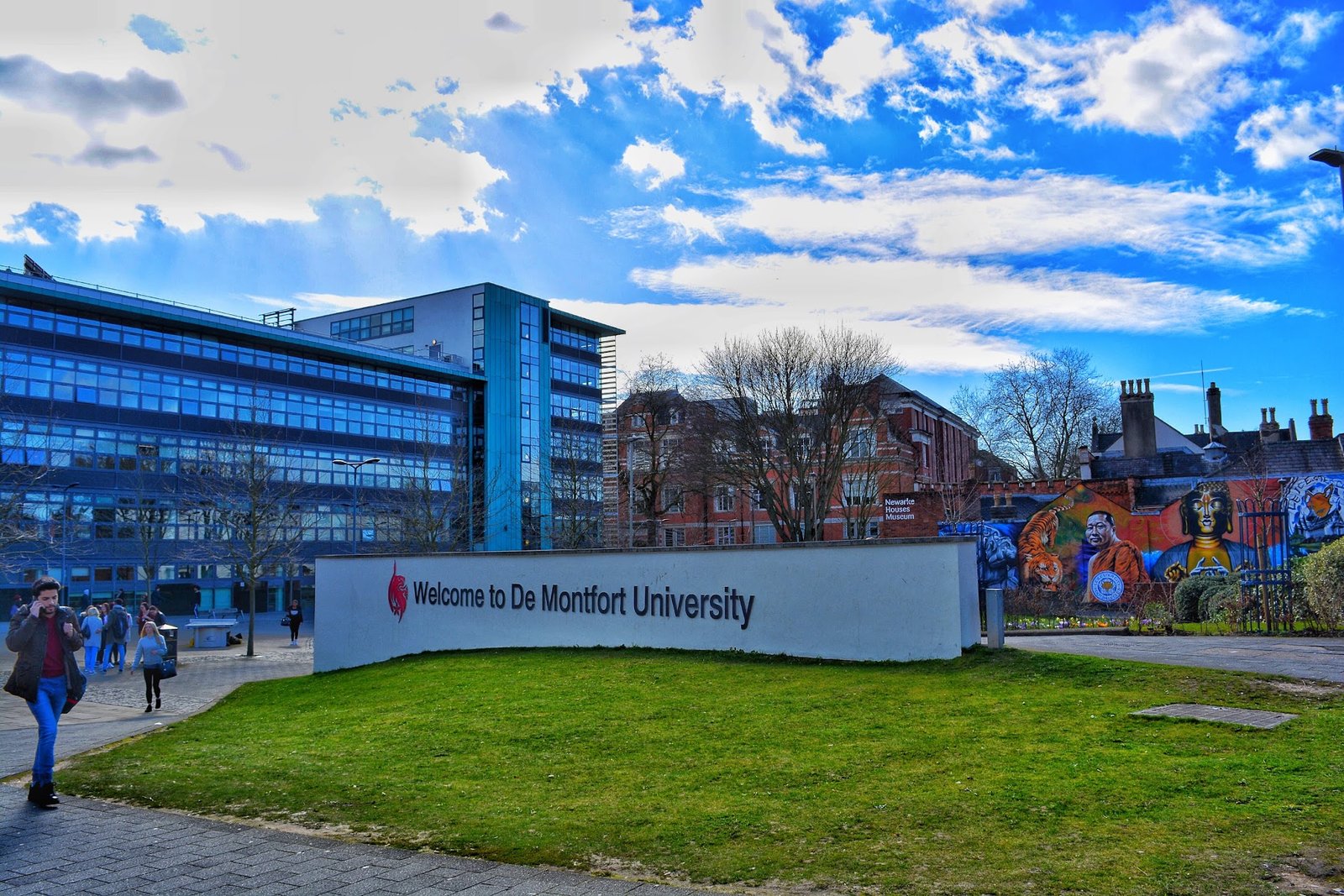 Why Pakistani Students Should Apply to De Montfort University – September 2025 Intake