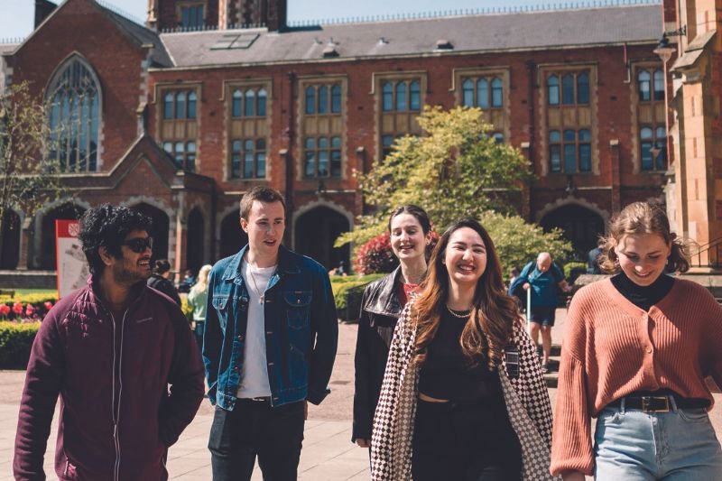 Pakistani Students at Queen’s University Belfast – Study in UK Pakistani Students at Queen’s University Belfast – Study in UK